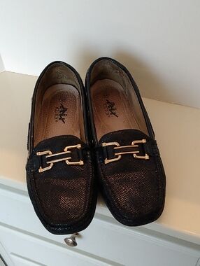 Anne Klein Flex Navy Blue Loafers Flats with Gold Hardware Size 10W
